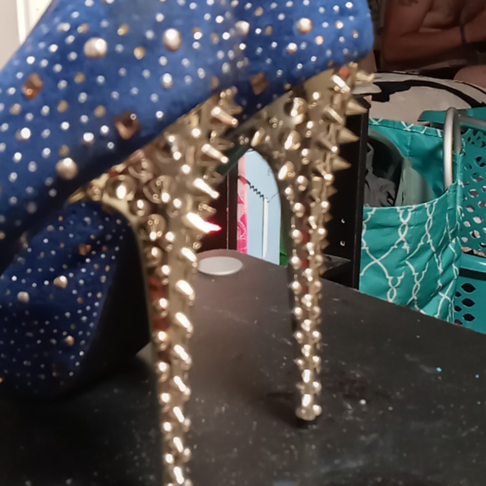 High heels - Picture 4 of 4